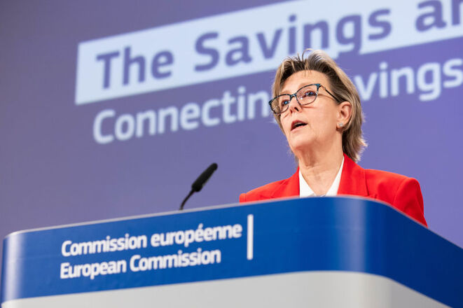 Maria Luís Albuquerque, EU-Kommissarin für Finanzdienstleistungen und die Spar- und Investitionsunion bei der Pressekonferenz am Mittwoch in Brüssel (Bild: Europäische Union, 2025)