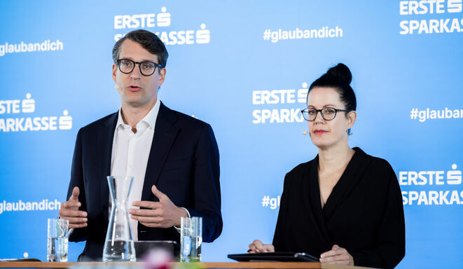 Erste-Pressekonferenz am Dienstag: Privatkundenvorstand Maximilian Clary und Aldringen und CEO Gerda Holzinger-Burgstaller (Bild: Marlena König)