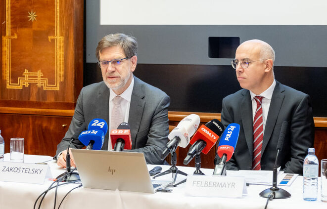 Pressekonferenz am Mittwoch in Wien: Fachverbandsobmann Andreas Zakostelsky (li.) und Wifo-Direktor Gabriel Felbermayr (Bild: Anna Rauchenberger)