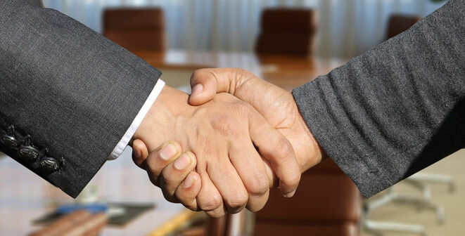 Handshake (Bild: Gerd Altmann auf Pixabay)