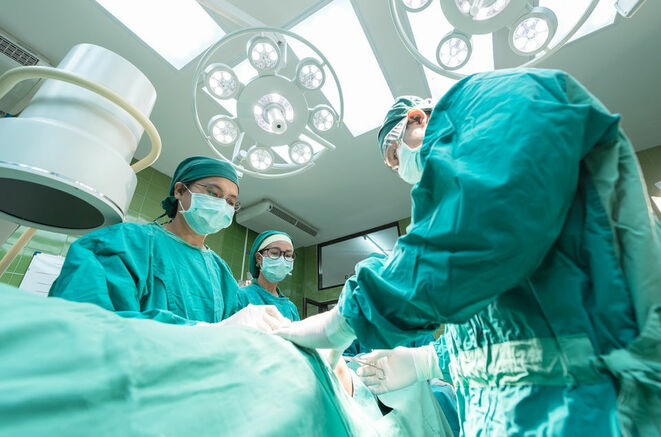 Spital, Operation (Bild: Sasin Tipchai/Pixabay)