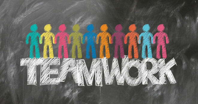 Schriftzug Teamwork (Bild: Gerd Altmann auf Pixabay)