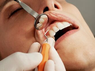 Zahnbehandlung (Bild: Caroline LM auf Unsplash)